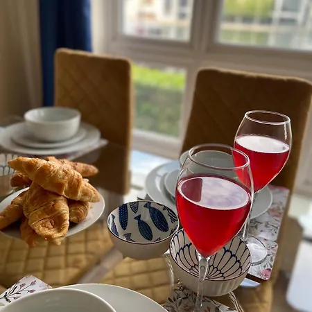 Waterfront Canary Lodge: Cozy 2-Bed Apartment with Wi-Fi & Parking London Exterior photo