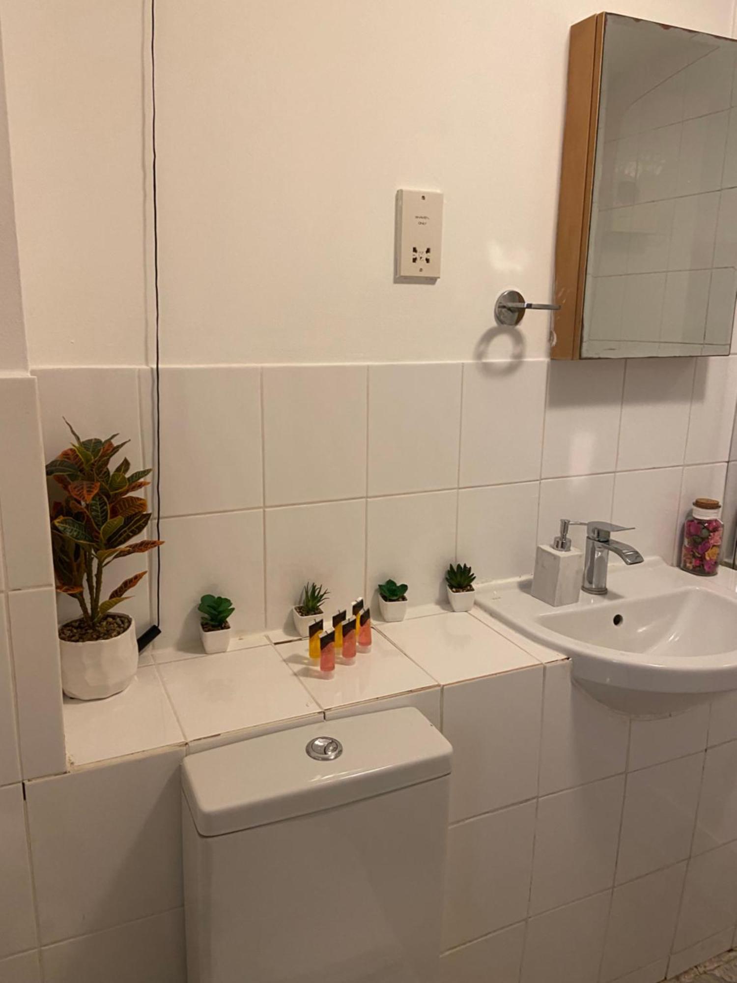 Appartamento Beautiful 2 Bed Waterfront With Parking Perfect For Canary Wharf - 2 Bed 2 Bath With High Speed Wifi And Netflix And Parking Londra