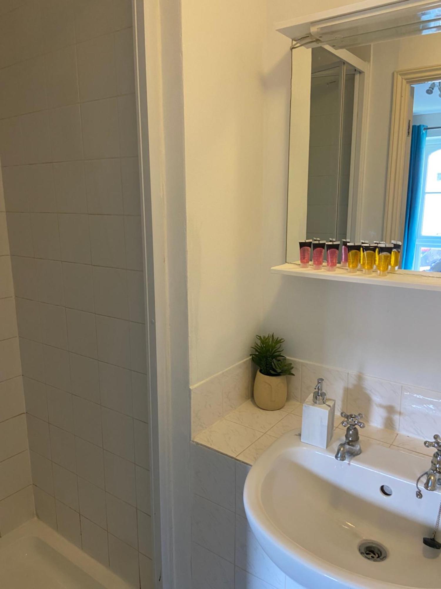 Appartamento Beautiful 2 Bed Waterfront With Parking Perfect For Canary Wharf - 2 Bed 2 Bath With High Speed Wifi And Netflix And Parking *